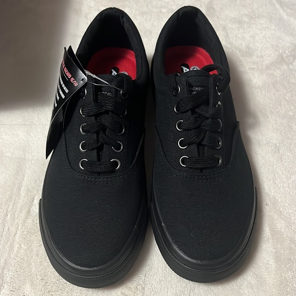 BRAND NEW Skechers shoes - Picture 2 of 6